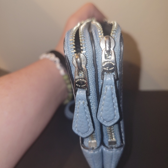 EUC Coach pebbled leather wristlet double zip - Picture 9 of 13